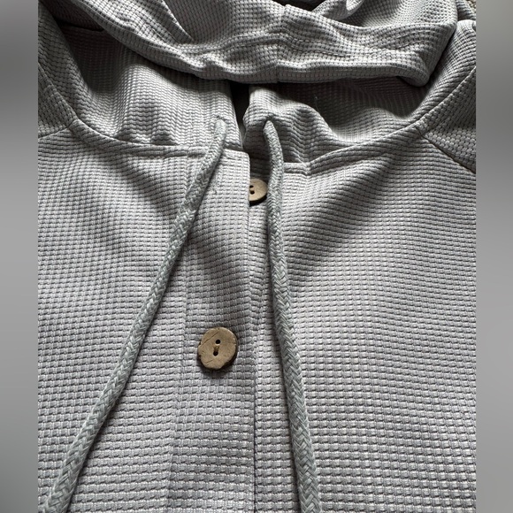 Amazon Gray Long Sleeve Relaxed Sweatshirt - Picture 6 of 7